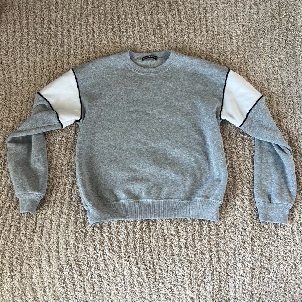 Brandy Melville Womens One Size Crew Neck Sweatshirt Grey